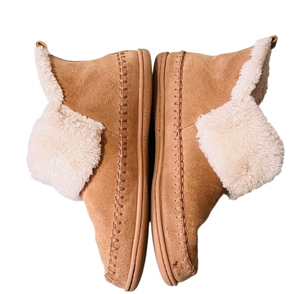 Minnetonka Tan and Cream Shearling Slippers size 9 - Picture 2 of 8